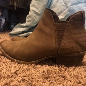 Light brown Steve Madden boots